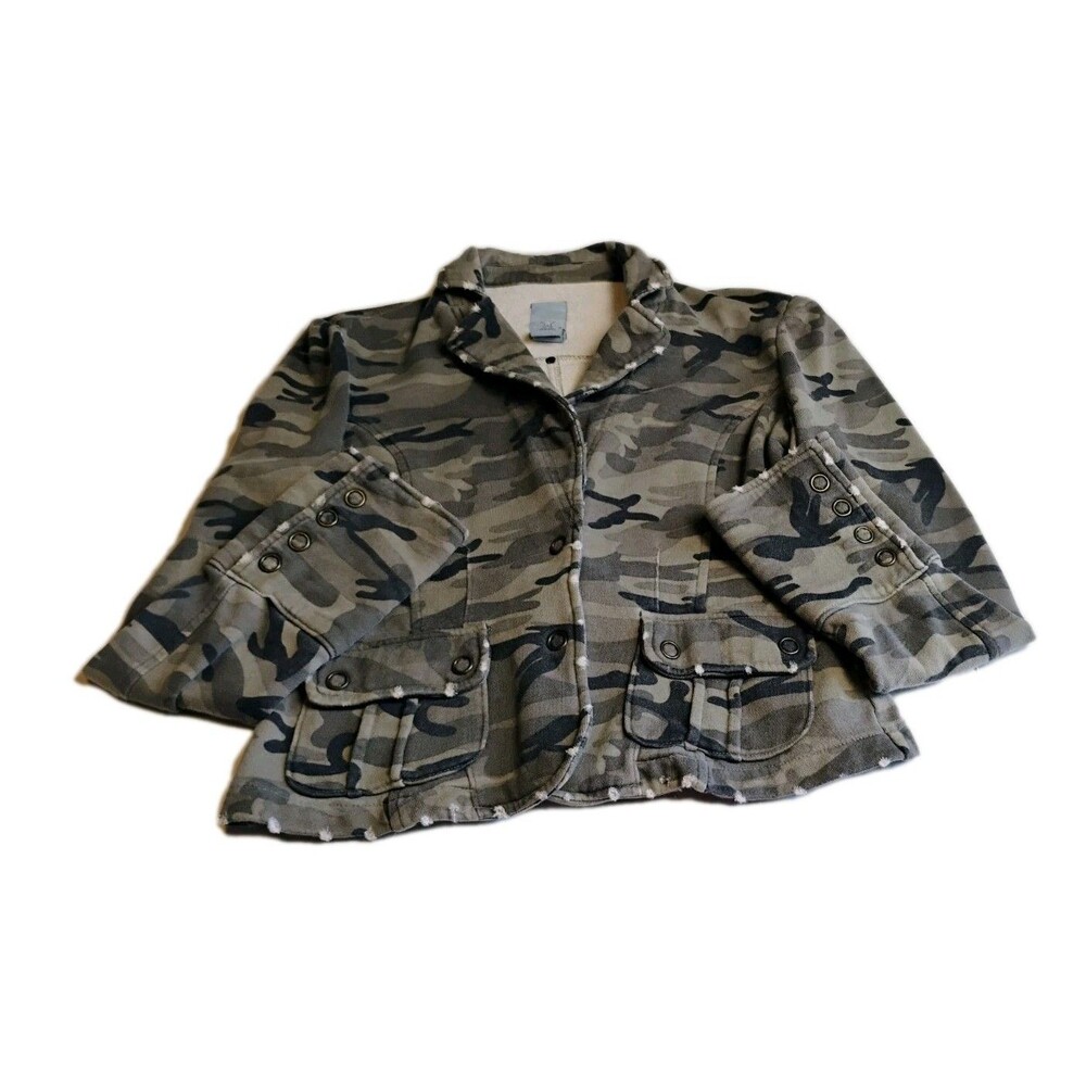 BB's Closet Women's Camouflage Short‎ Distressed Jacket, Size M